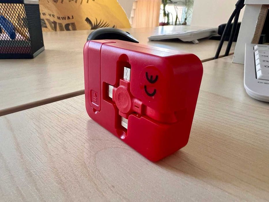 Компактно зарядно за телефон 3 в 1