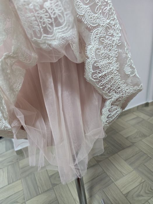 Rochie superba dantela si tull, model de printesa  cu design femini  si rafinat