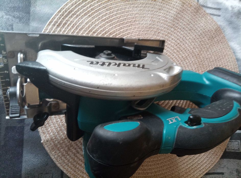 Акумулаторен циркуляр Makita dss501