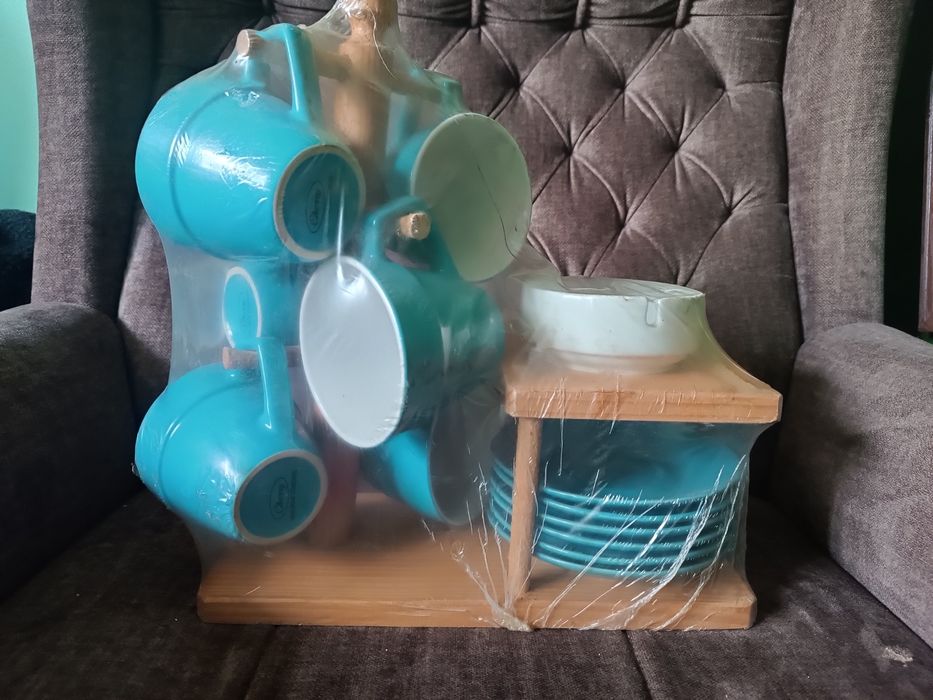 Чаши за чай с дървени поставки