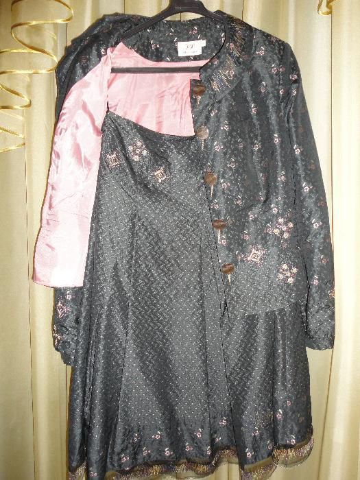 Продам костюм женский