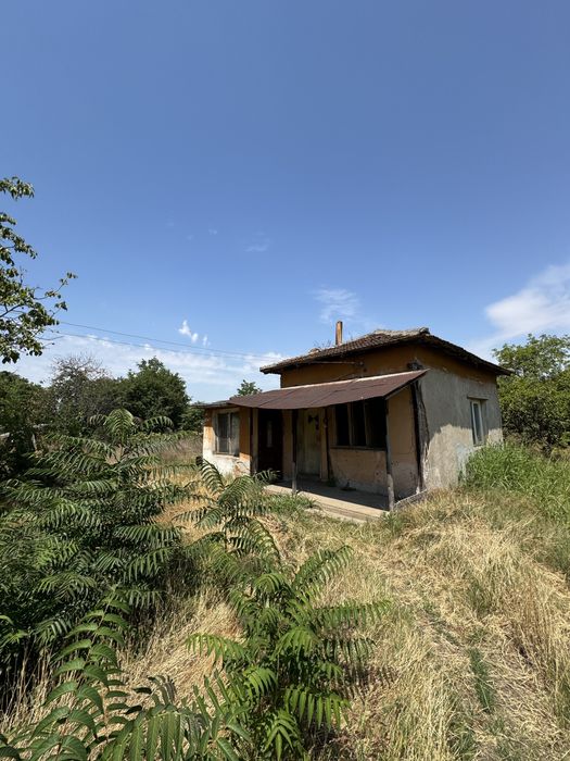 Продавам къща във с.Кутово