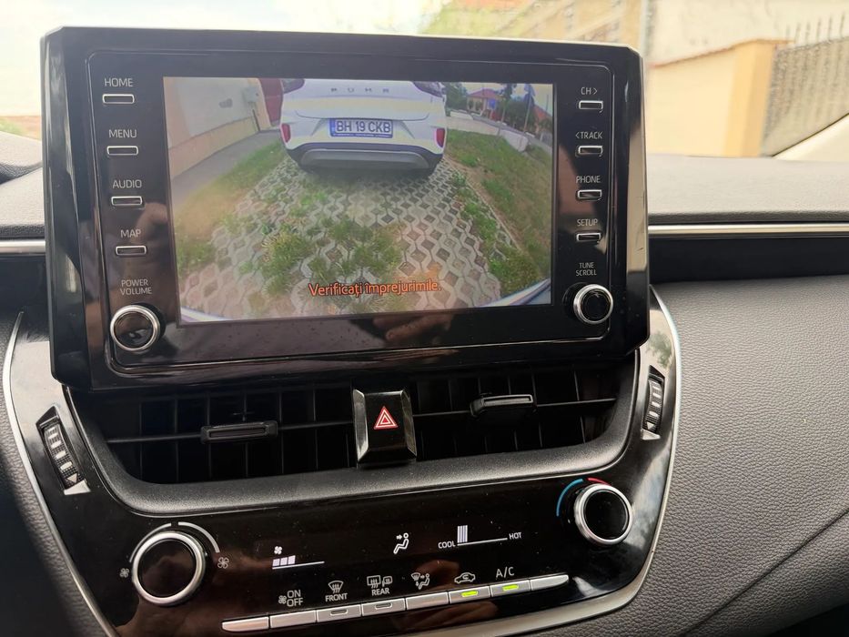 Toyota Corolla 125 CP, Garantie 6 ani, Camera spate, impecabila, distributie pe lant