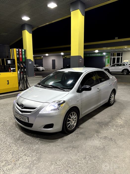 Yaris 2007 yil Toyota srochna sotiladi
