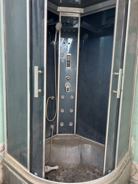 Угловая душевая кабина для дома