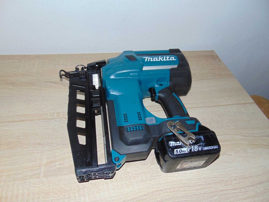 Makita DBN600 pistol cuie finisare brushless 2023