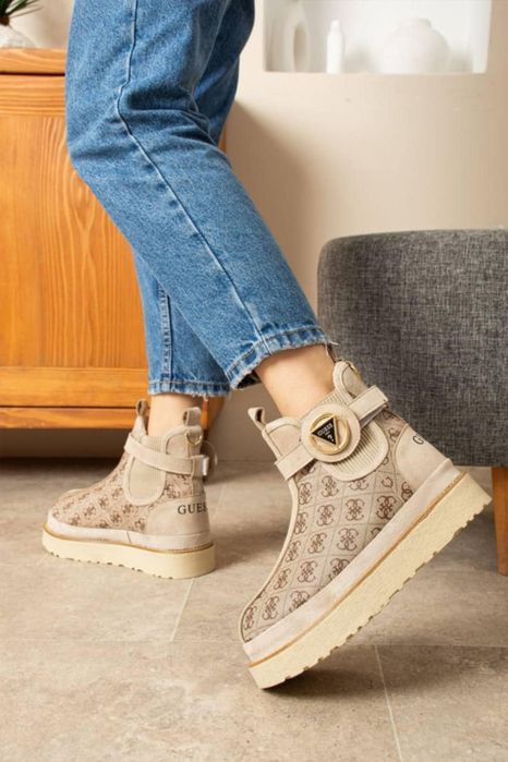 Ugg-uri diferite modele