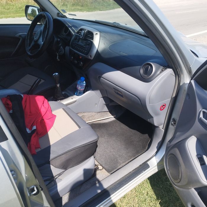 Продавам Тойота  рав 4