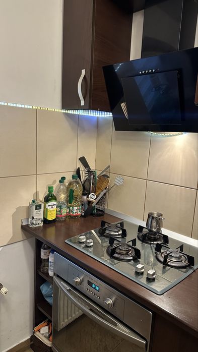 Mobila bucatarie cu plita, cuptor, hota, chiuveta si baterie