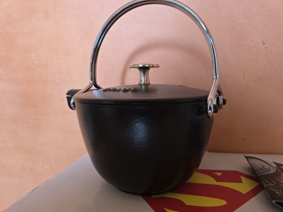 Чугунен Чайник на Staub