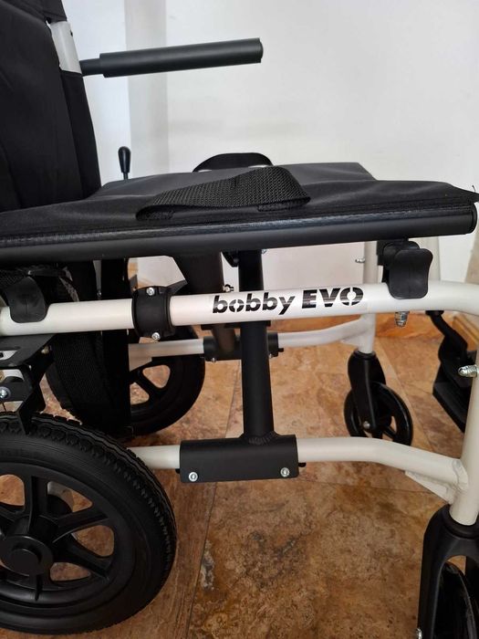Компактна транспортна количка BOBBY Evo