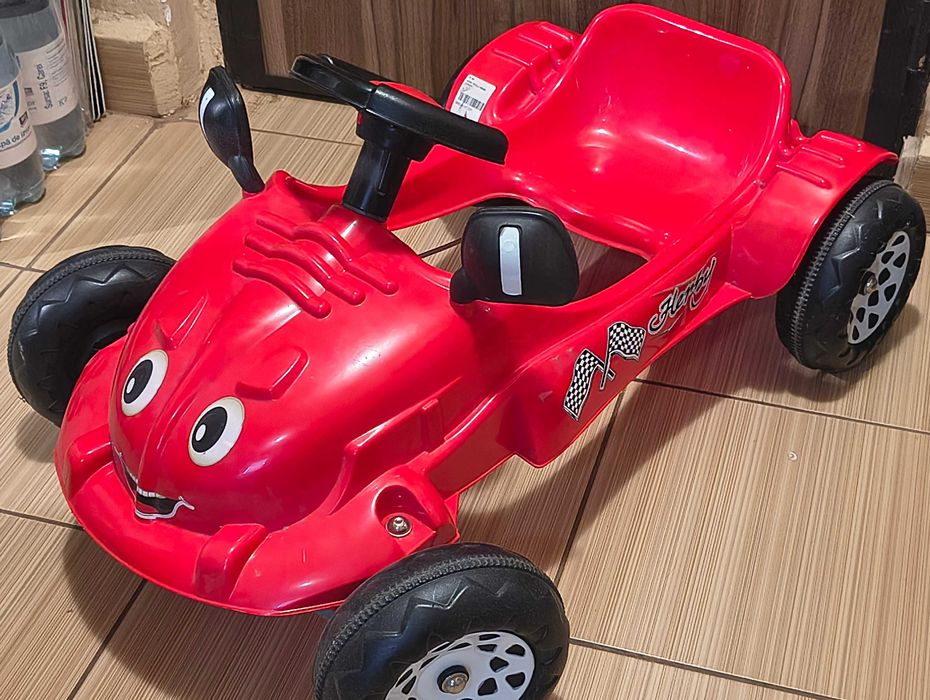 Masinuta copii mici NOUA rosie cu pedale si volan claxon masina baieti