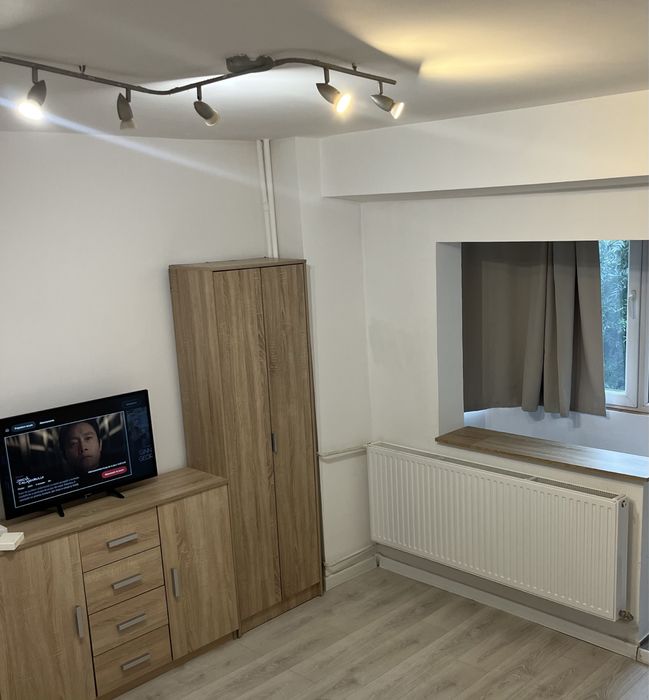 Proprietar Inchiriez Garsoniera Sebastian