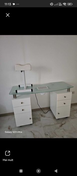 Masă de unghii și scaun