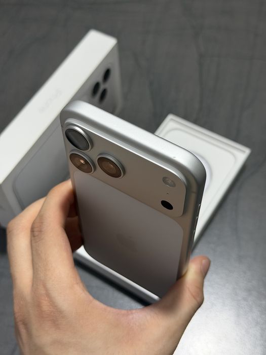 iPhone 17 Pro Max Silver 256GB 10 Cicluri !