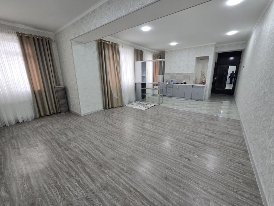 Fargona shaxar istiklol stadioni oldida us sotiladi