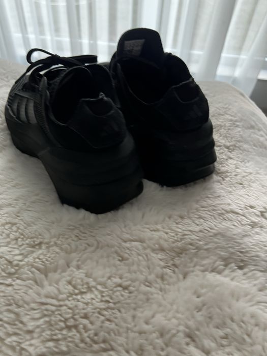 Дамски маратонки Adidas Avryn_X с мрежа