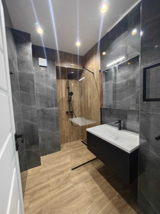 Дава се под наем Тристаен апартамент в София, Център - 1000 кв.м за 1275 € - Снимка #13