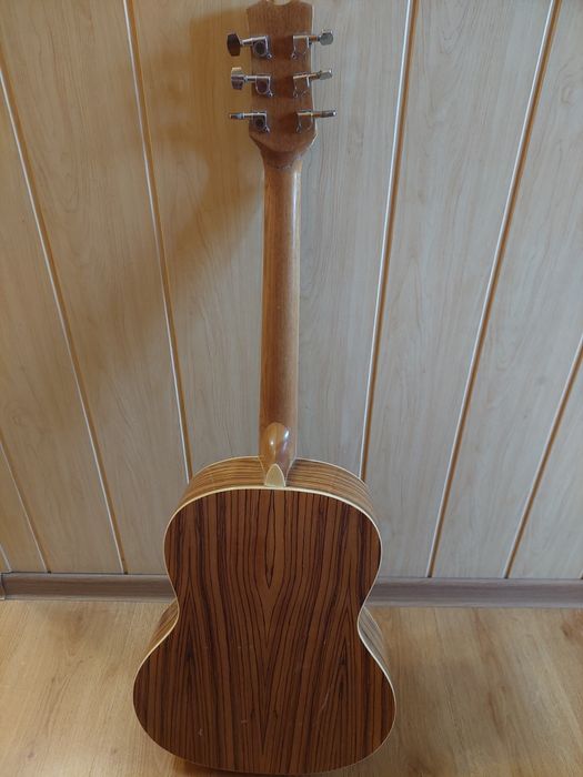 Продам музыкальный инструмент