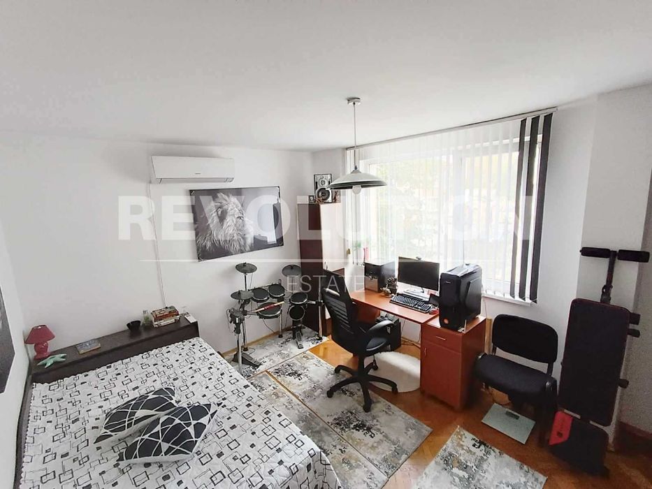 ПРОСТОРЕН тристаен апартамент в района на ВИНС!