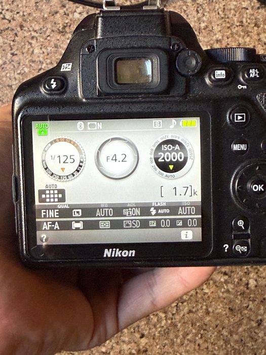 Продам фотокамеру Nikon D3500