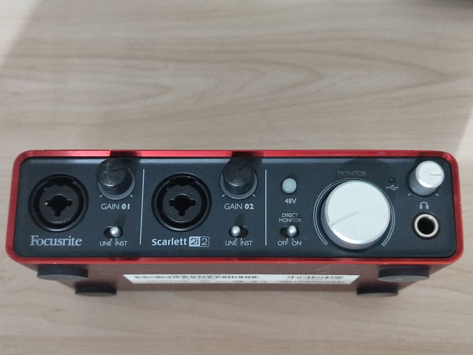 Звуковая карта Focusrite 2i2