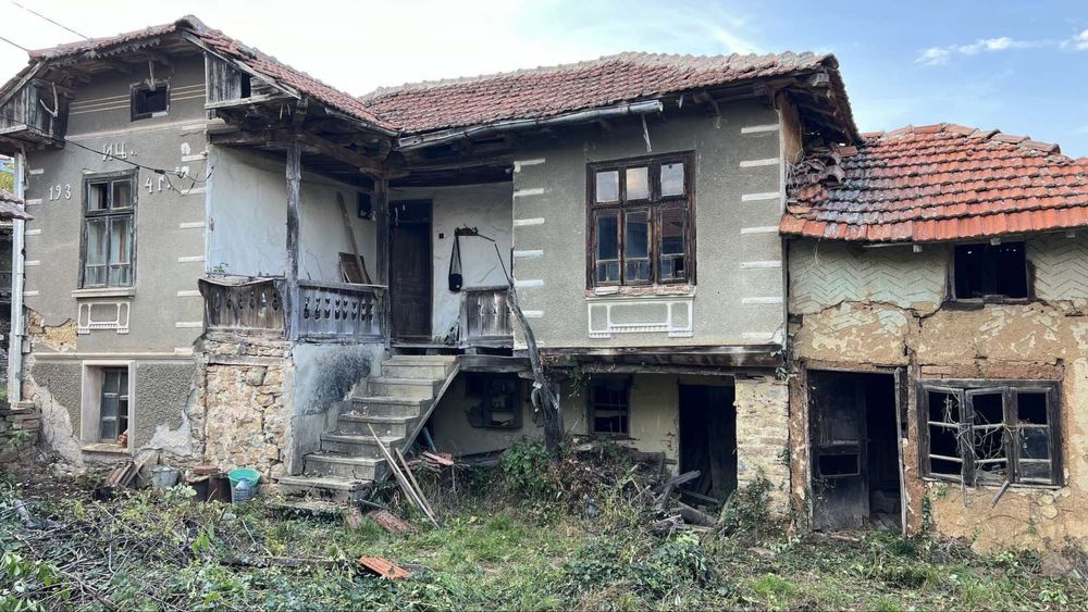 Продава къща с. Здравковец, област Габрово