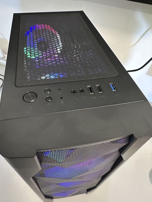 Unitate PC Gaming -Jocuri cu I7 6700K GTX 1070 8GB  ca nou