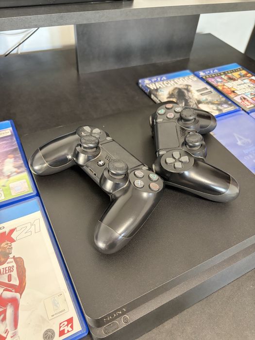 PlayStation 4 Slim със 2 джойстика + 7 игри