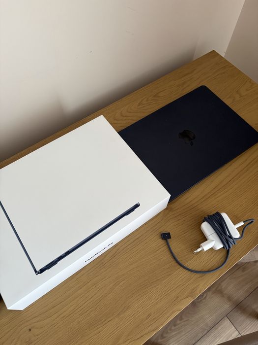 MacBook Air M3 - 16GB RAM, 100% батерия