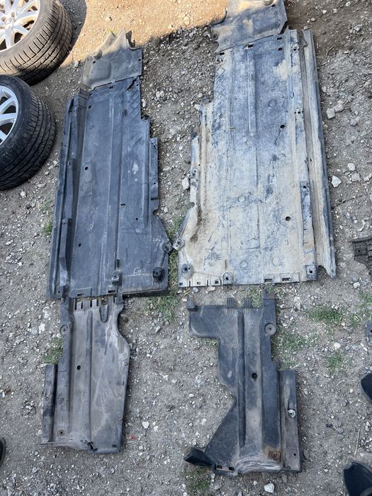 Кори под купето Audi A4 A5 Ауди А4 А5 лява дясна страна под мотор кора