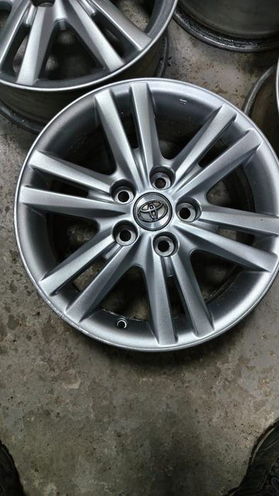 Продам оригинальные диски Тойота R16