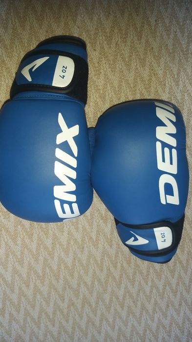 Перчатки практически новые