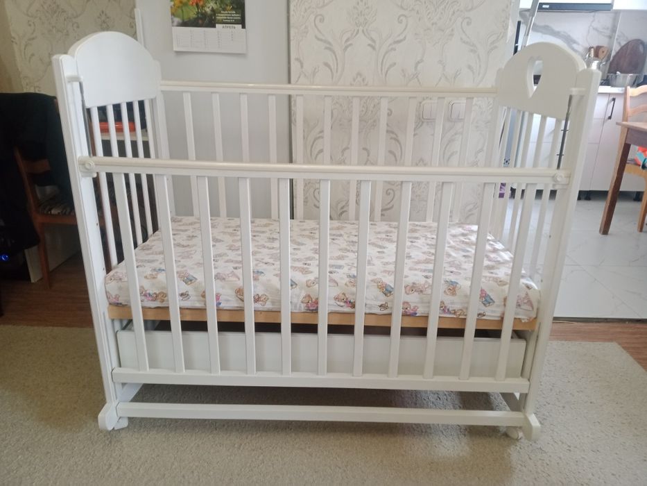 Детская деревянная кроватка