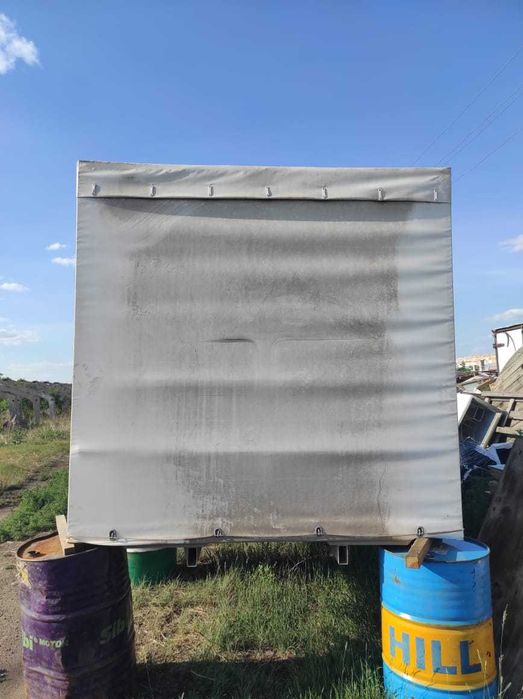 Будка с распашными воротами