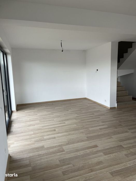 Vand duplex la cheie - suprafata utila este de 110 m2 ,   3 dormitoare