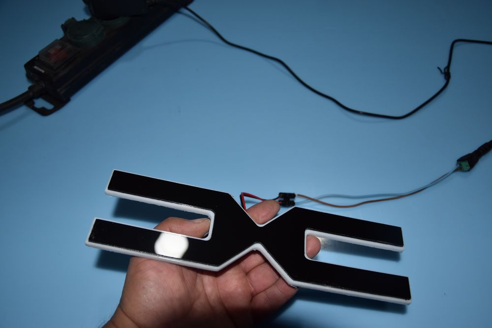 Sigla luminoasa Dacia