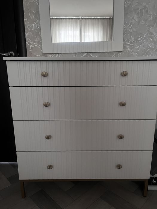 Продам комод с зеркалом