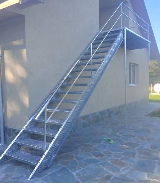 Vând scari zincate exterioare și interioare galvanizate cel mai bun pr