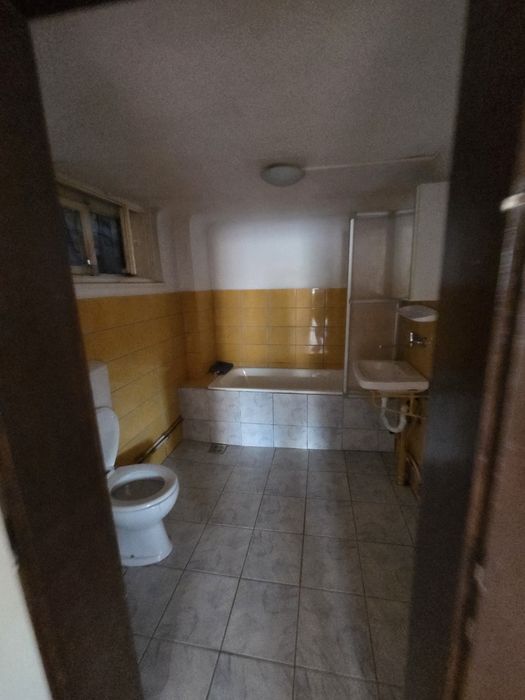 Inchiriez casa veche