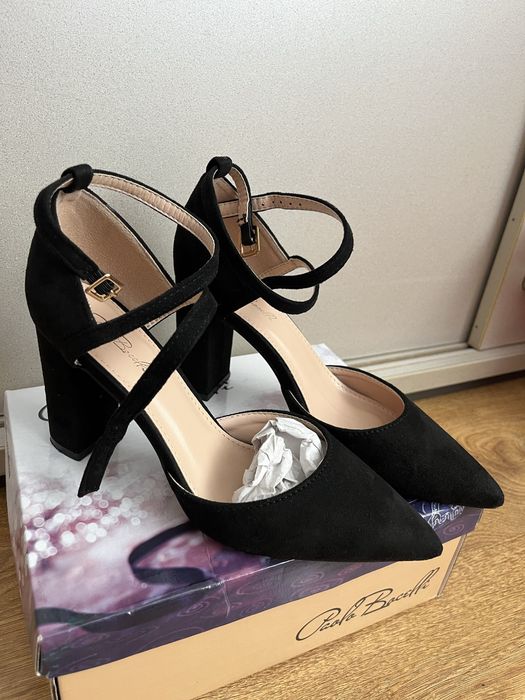 Елегантни дамски обувки