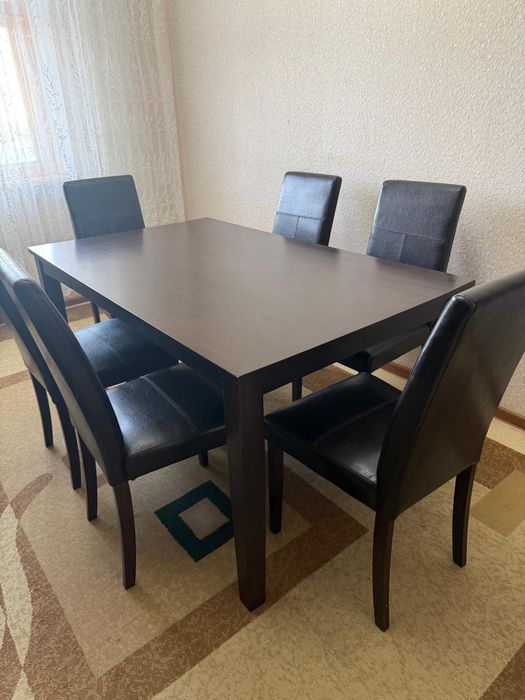 Продам стол для гостинной