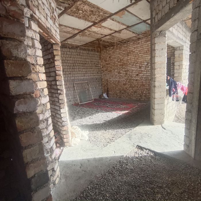 Uy sotiladi chirchikda boshiga 50% berib qoganini 1 yilga bulib tulash