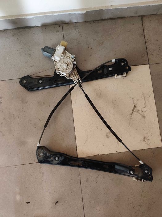 Стъкло повдигащ механизъм BMW 1 e87