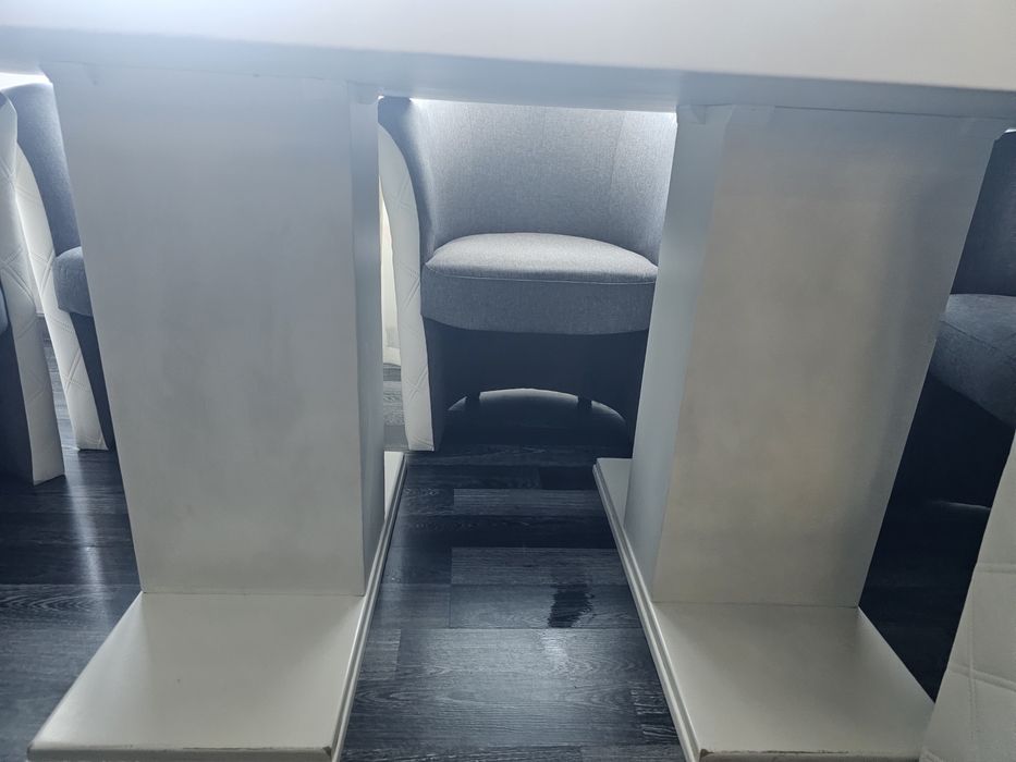 Трапезна маса и 8 стола