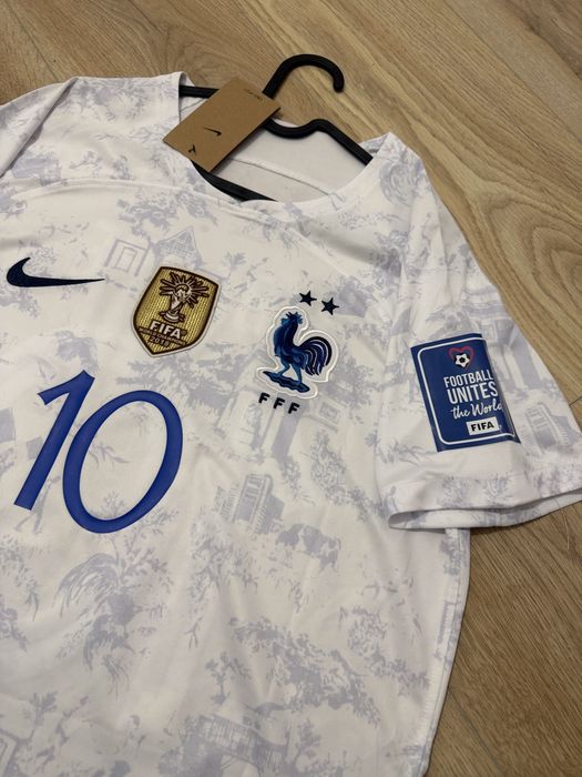 Tricou de fotbal World Cup 2022 Kylian Mbappe 10 marime M nou cu eticheta away