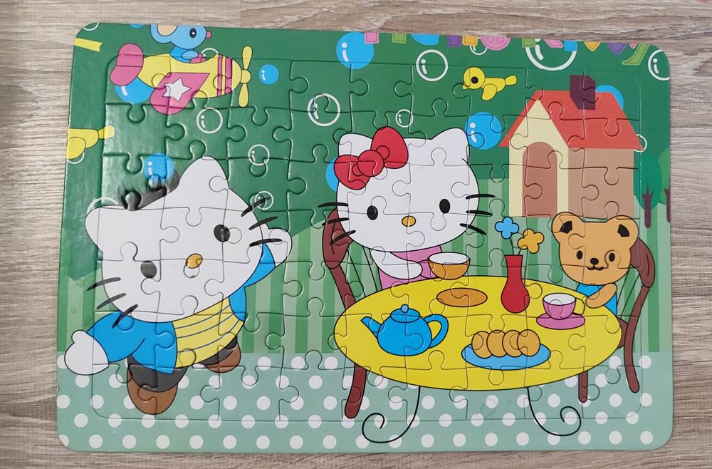 Игрушки, мелки, пазл