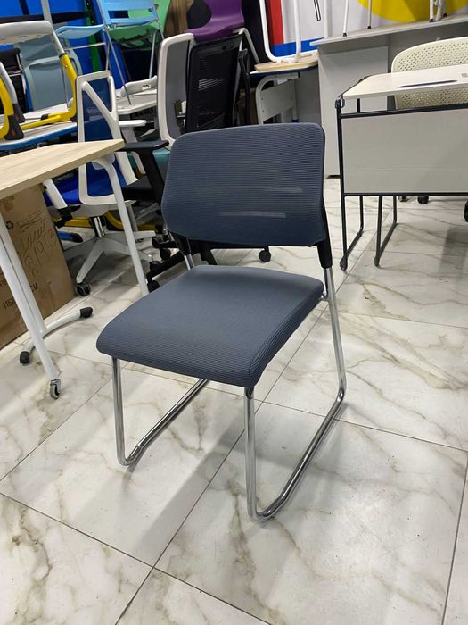 Продам офисные стулья разные