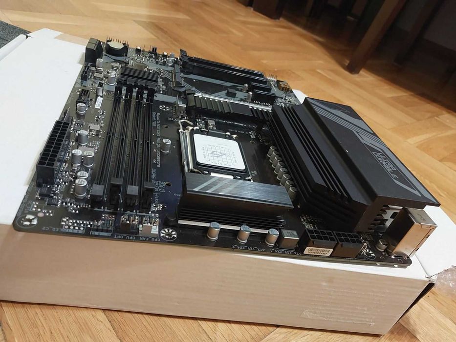 Gigabyte Z790 D AX , Wi-Fi  DDR5