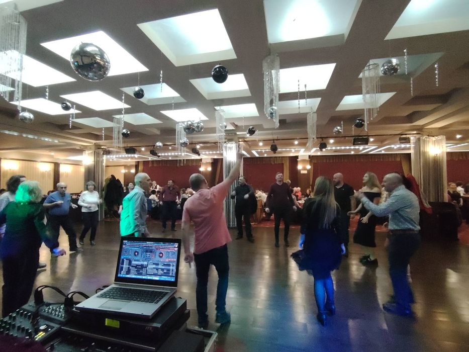 DJ + певица от 90 лв./час